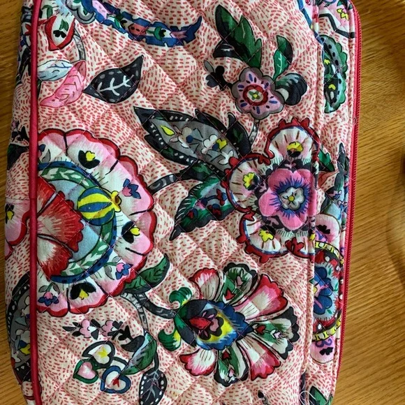 Vera Bradley crossbody bag. New w/o tags. - Picture 3 of 4